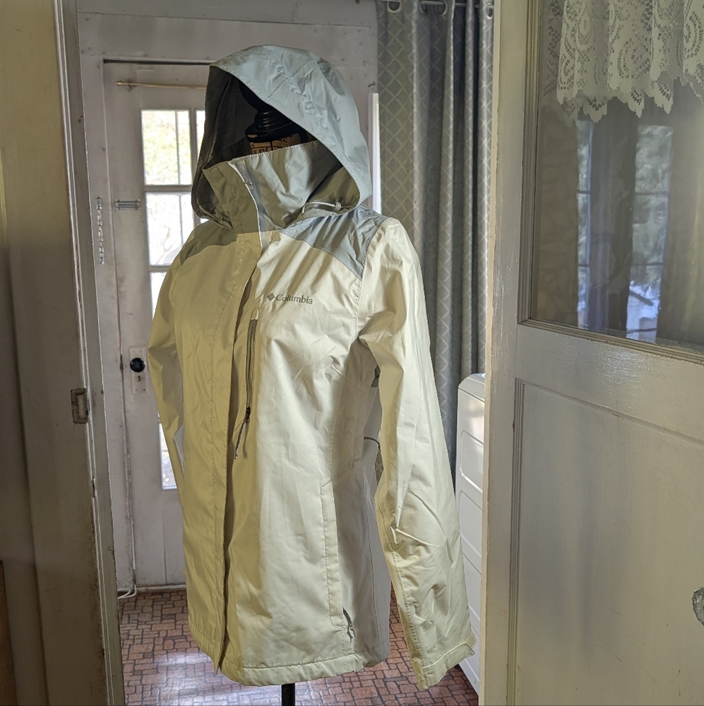 Columbia Women's White and Gray Rain Jacket - Picture 8 of 16